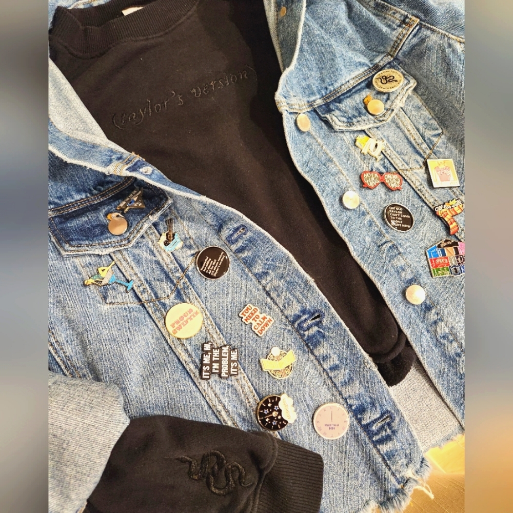 Taylor's Version Sweatshirt * Reputation